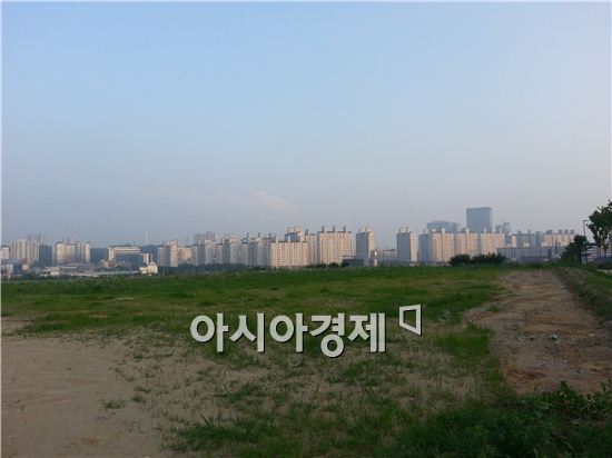 부동산 시장 침체로 사업성이 악화 일로인 가운데 사업자가 토지매매대금 3000여억원을 갚지 못해 '에콘힐' 사업이 최종 무산됐다. 사진은 '에콘힐'이 들어설 예정이었던 부지.