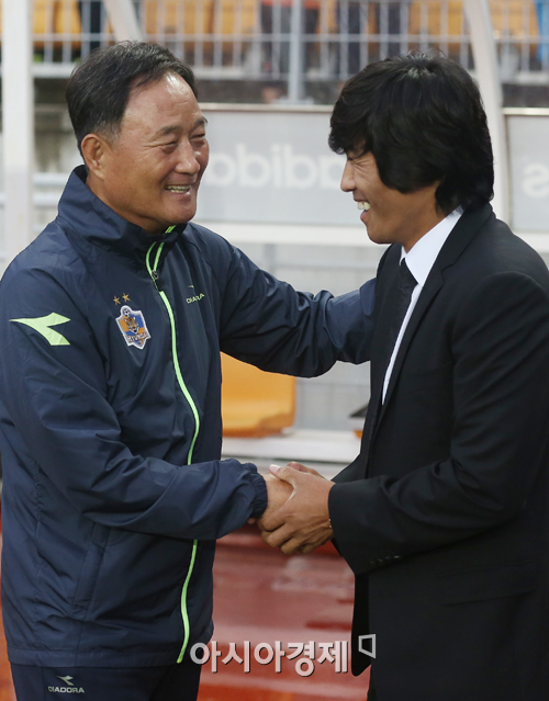 [포토] 인사 나누는 김호곤-서정원