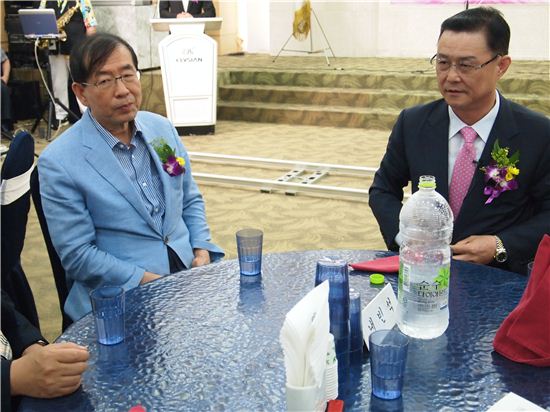 박원순 서울시장과 김명수 이사장 