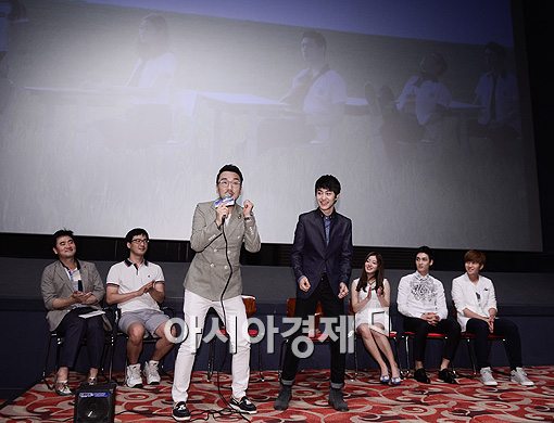 [포토]이한철-곽동연, 간담회장에서 깜짝 '노래 퍼포먼스'