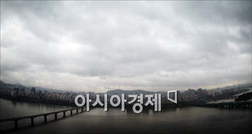 [포토]먹구름 낀 서울 도심
