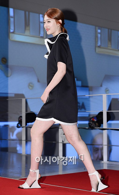 [포토]설리 '독특한 하이힐 신고 왔네~'