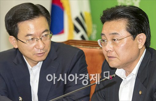 [포토]의견 나누는 전병헌·정성호