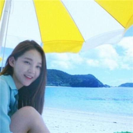 다비치 강민경, '해변의 여신' 변신… "눈을 감고 저희 노래 들어주세요"