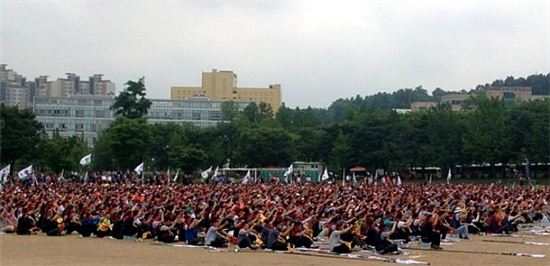 [포토]과천 앞마당 점령한 KT "주파수 경매안 철회"
