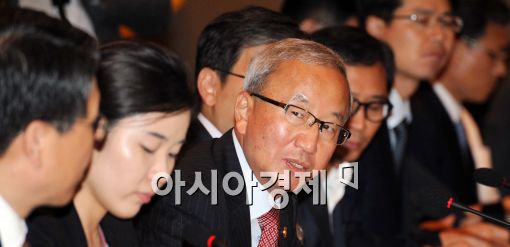 [포토]모두발언 하는 현오석 경제부총리