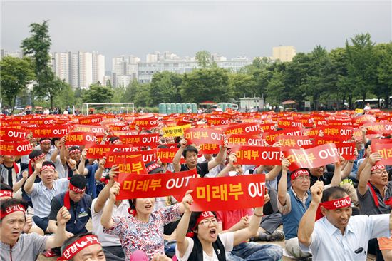 KT노조 "경쟁사 특정주파수 독점되면서 KT는 왜 안돼"   