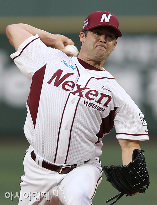 [포토] 역투하는 나이트 '오늘은 반드시 승리를'