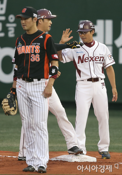 [포토] 이택근 '출발 좋고~'