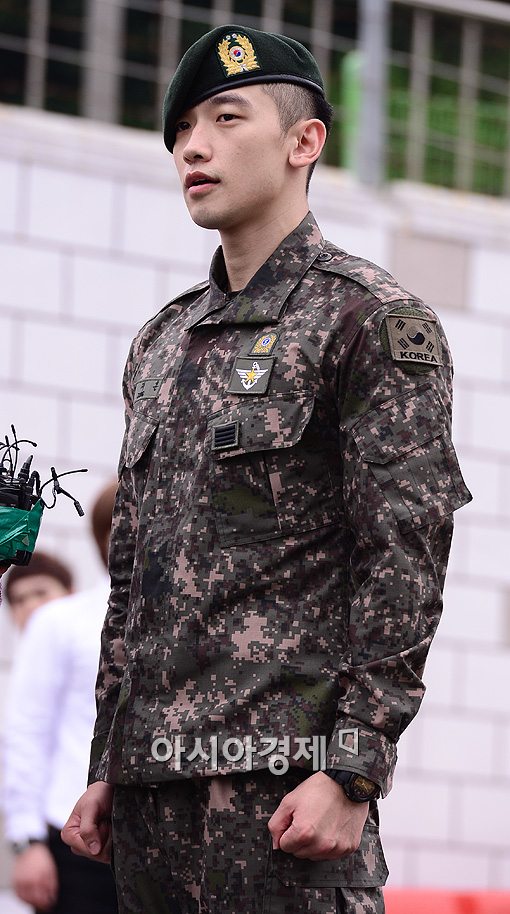 '전역' 비, '늠름한 모습' 빛났다
