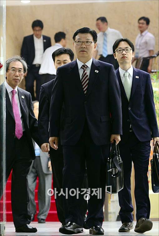 [포토]걸어나오는 대표단