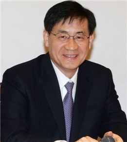 [파워금융인] "생일 축하"...회장님은 통화중