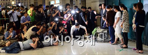 [포토]귀국하는 아시아나 승무원들