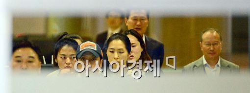 [포토]입국하는 아시아나 항공 승무원들