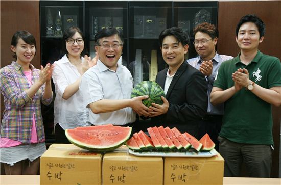 롯데홈쇼핑, 초복 맞아 협력사에 수박 전달