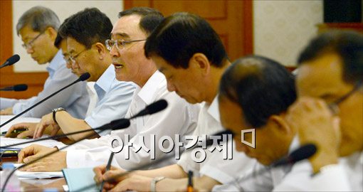 [포토]정홍원 총리, 국가정책조정회의 주재