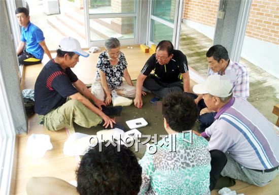 장흥군 장비손만두 경로당에 사랑의 만두 전달