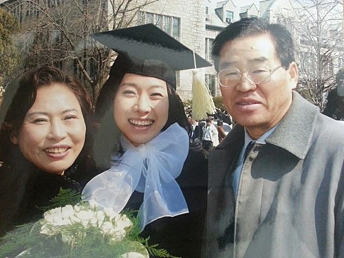 곽현화, 가족과 함께 한 졸업 사진 공개…"어머니와 많이 닮았네~"