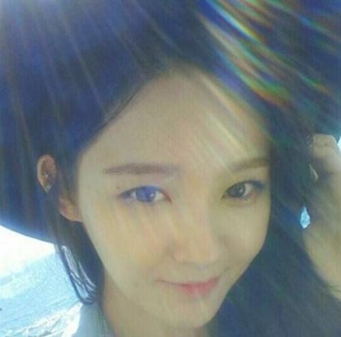 강민경 햇살 셀카, 화사한 미모 "눈부셔"