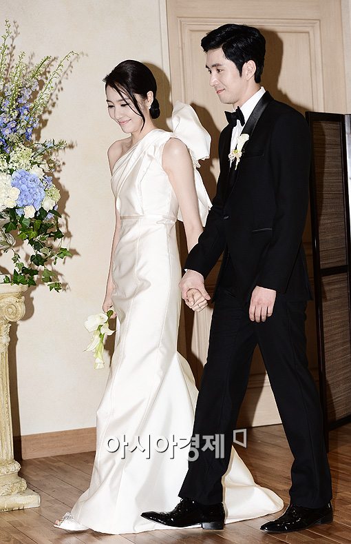 [포토]웨딩드레스 자태 뽐내는 '윤지민'