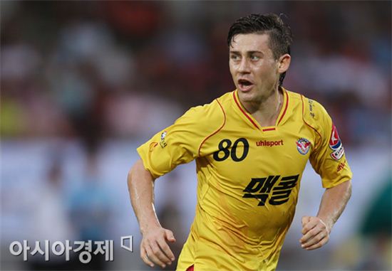 [포토] 제파로프 '빨리 수비 진영으로 복귀해'