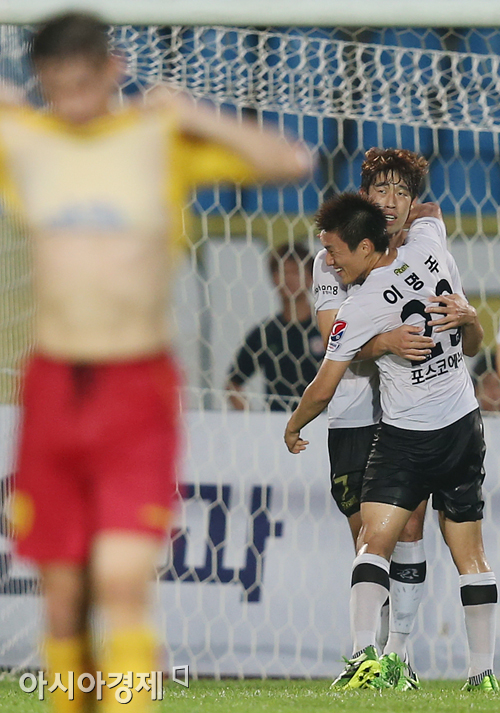 [포토] 배천석 추가골 '희비교차'