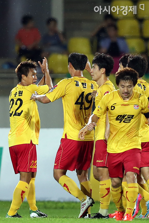 [포토] 동점골 이종원 '성남맨이 된 것을 신고합니다'