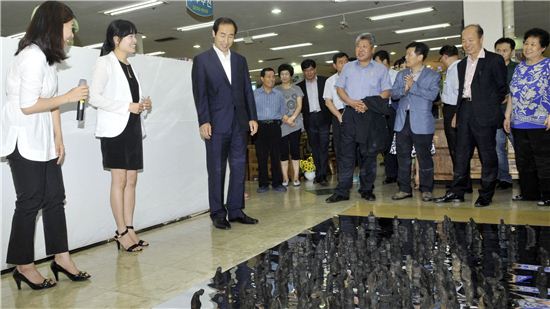 유진상가 Happy Years전 개막 