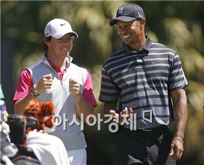  타이거 우즈(오른쪽)와 로리 매킬로이. 사진=Getty images/멀티비츠.