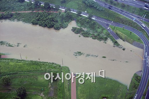 [포토]물에 잠긴 시민공원