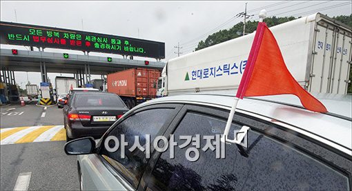 [르포]개성공단 입주기업 "제품 썩히는 것 보다 가져와 파는게 나아"