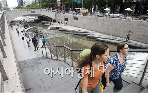 [포토]'장마 잠시 소강, 개방된 청계천'