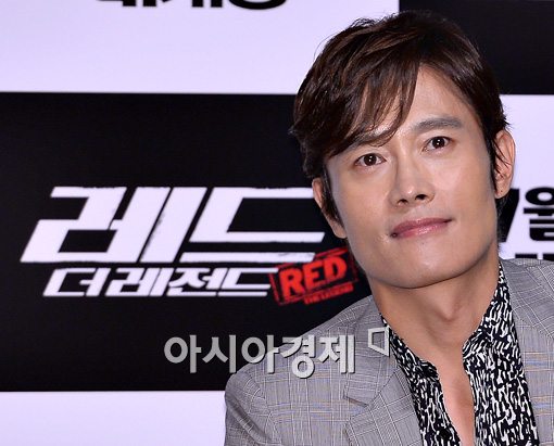 [포토]질문 경청하는 이병헌