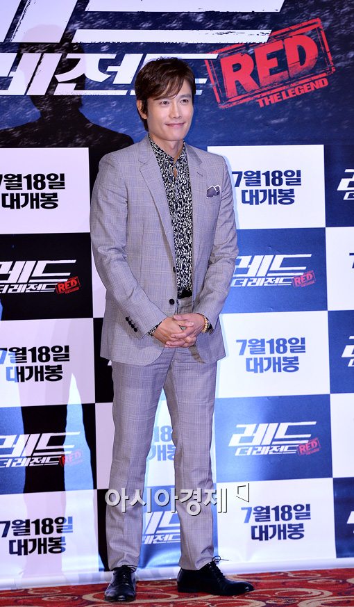 [포토]미소로 화답하는 이병헌