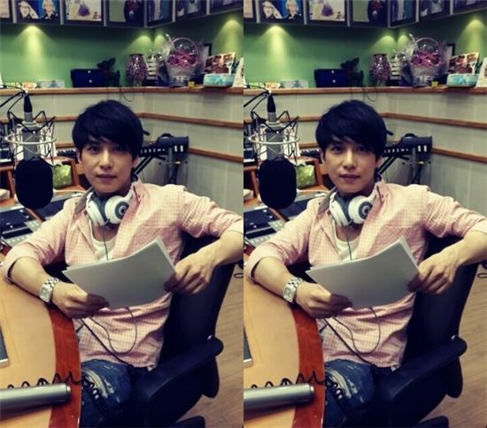 김원준, 헤드폰+청바지로 '동안 패션' 완성 "점점 어려져!"