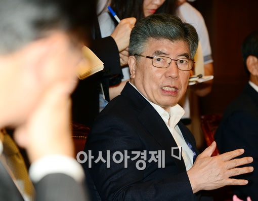 [포토]김중수 한은 총재, 비은행금융 CEO 만나