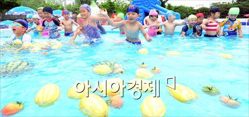 [포토]즐거운 물놀이 하나로클럽에서