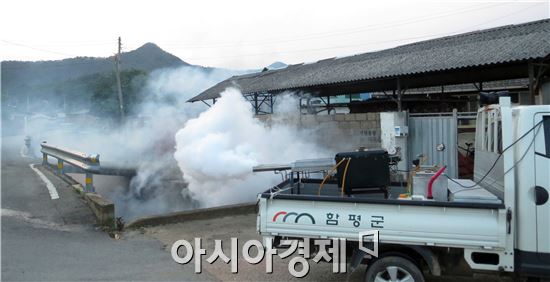 [포토]함평군 장마철 전염병 예방 긴급방역 실시