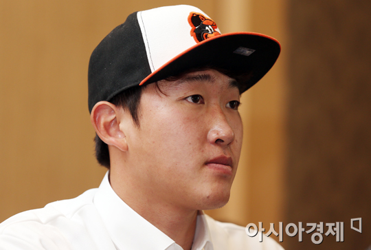 [포토] 윤정현 '언젠간 현진이형과 맞대결 할 수 있겠죠?'