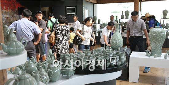 남도답사 1번지 강진에서 천년 청자의 비색에 취해볼까?