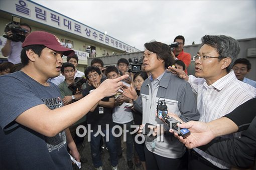 [포토]"사고 가족들에게 사과도 제대로 하지 않나"