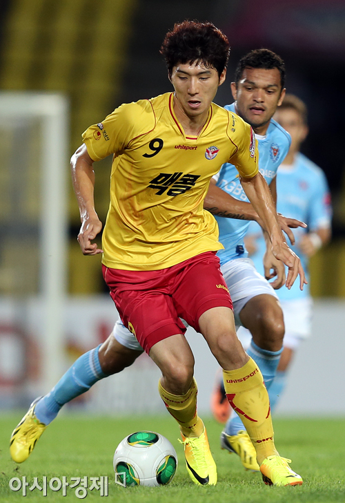 [포토] 돌파 시도하는 김동섭