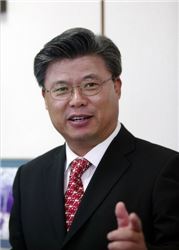 '창조경제 원조'가 安캠프 간 까닭