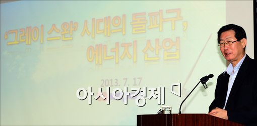 [포토]조환익 한국전력공사 사장, 경총포럼 강연 중
