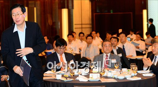[포토]조환익 한국전력공사 사장, 경총포럼 강연