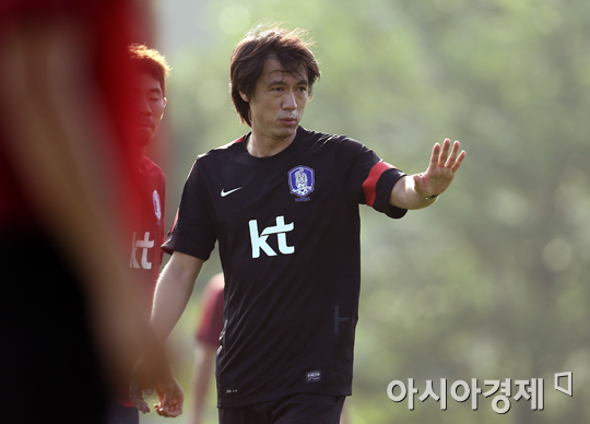 [포토] 훈련 이끄는 홍명보 감독