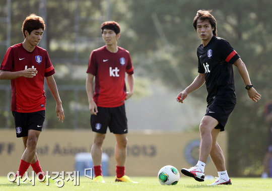 [포토] 홍명보 감독 '생각하며 움직여라'