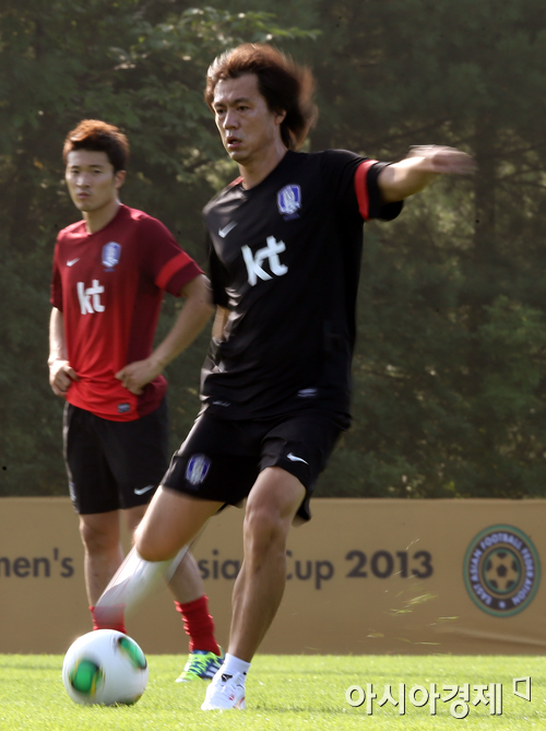 [포토] 홍명보 감독 '생각하며 움직여라'