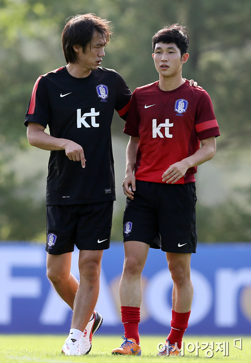 [포토] 홍명보 감독 '승기야 생각하며 움직이자'