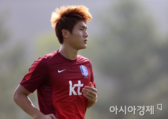 [포토] 이용 '대표팀 첫 훈련 아직 어색하지만'